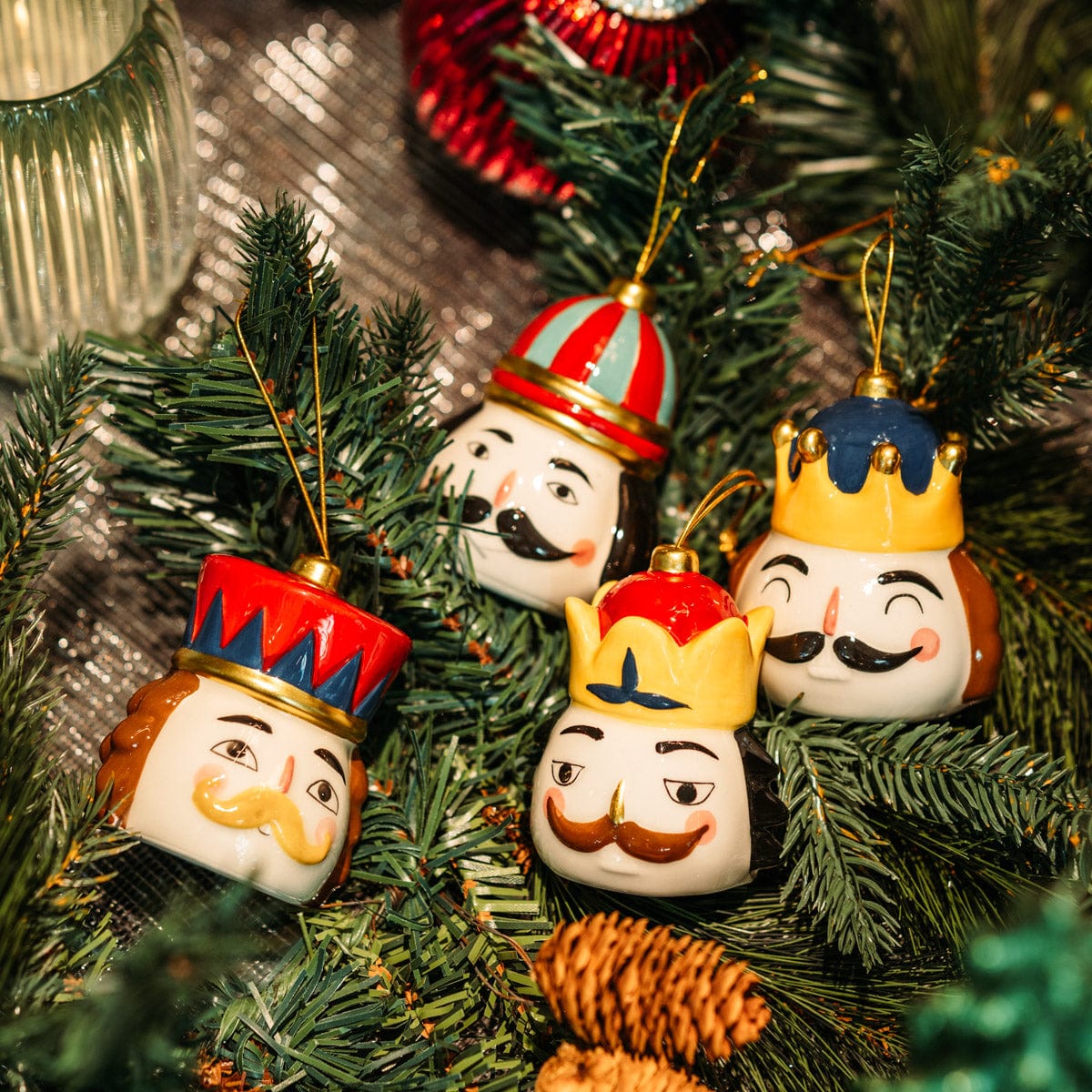Italiving Weihnachtskugeln 4er-Set 4 Könige als Weihnachtskugeln - bemalte Keramik
