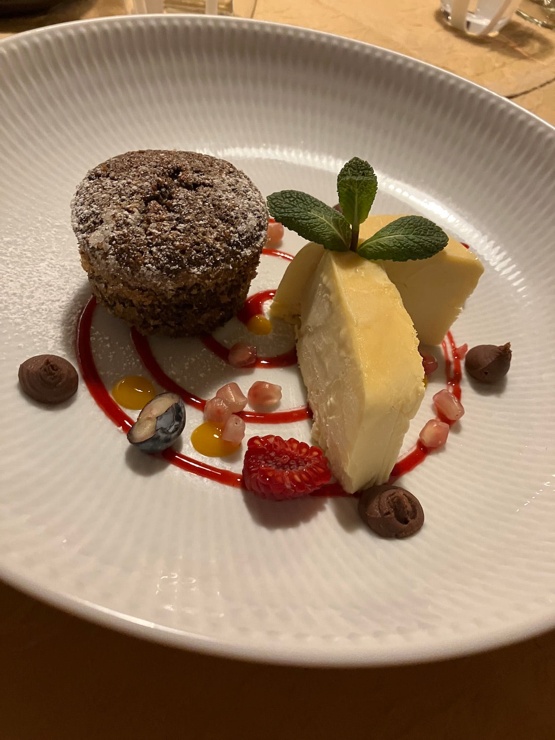 Warmes Mohntörtchen mit Honighalbgefrorenem vom Turmwirt in Gufidaun