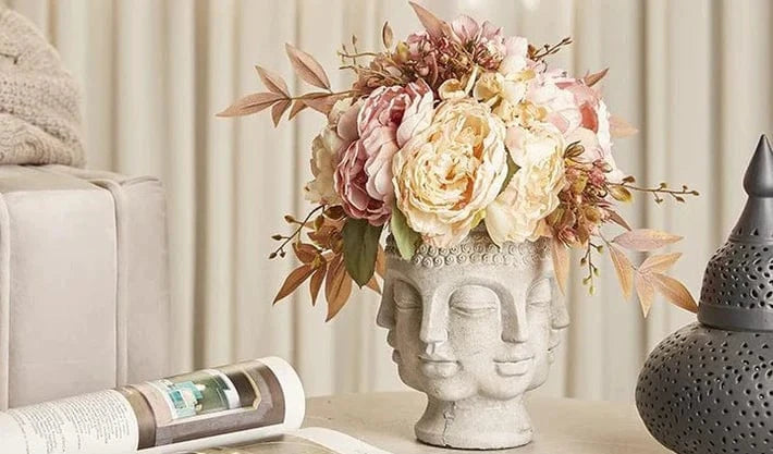 Buddhavase aus Zement