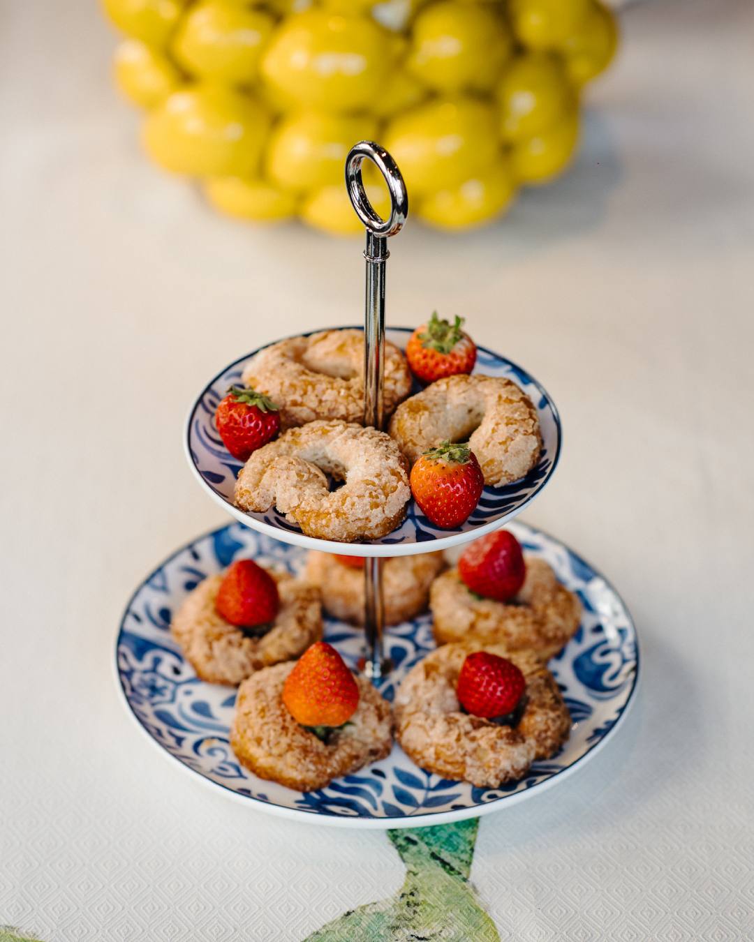 Italiving Etagere Etagere - Präsentierteller Serie Capri - Porzellan weiß, blau bemalt