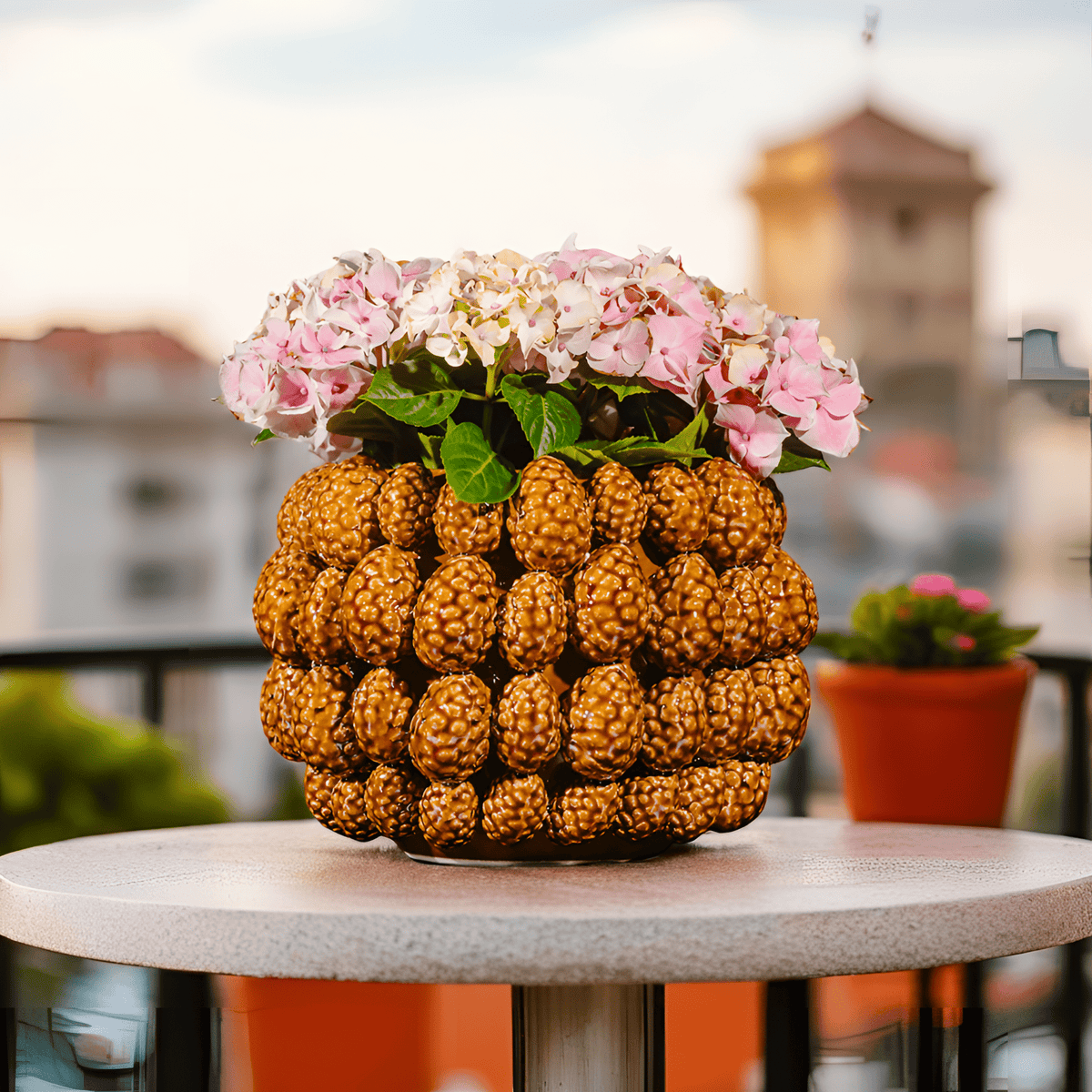 Italiving Keramikvase Designervase mit Pinienzapfen - glasierte Keramik Höhe 18 cm Ø 24 cm