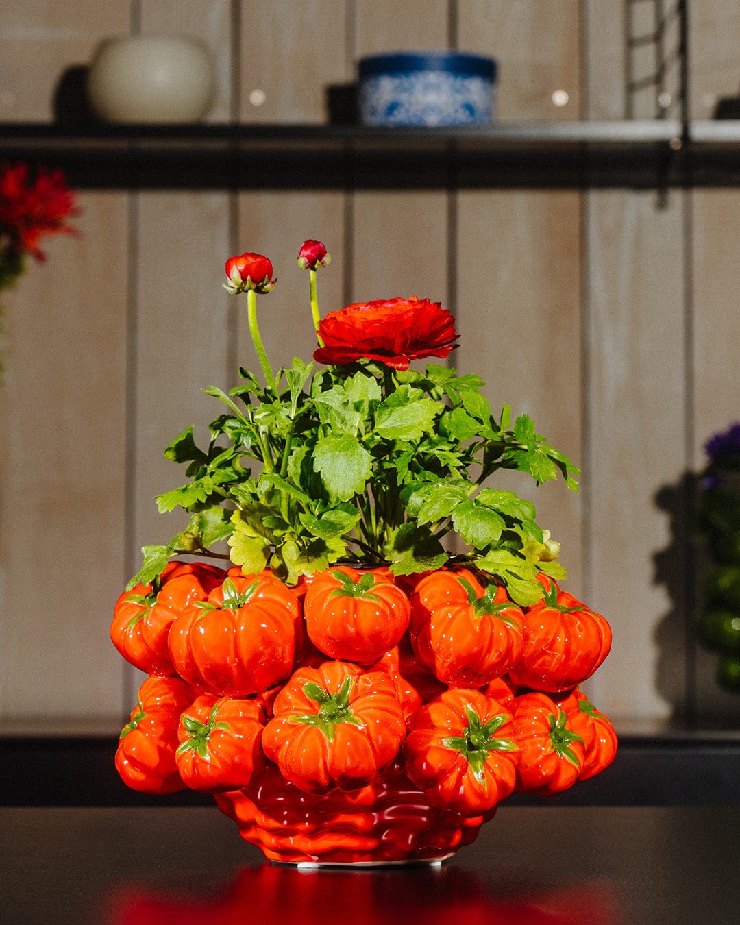 Italiving Keramikvase Designervase neu aus Italien mit roten Tomaten besetzt H 15 cm Ø 26 cm