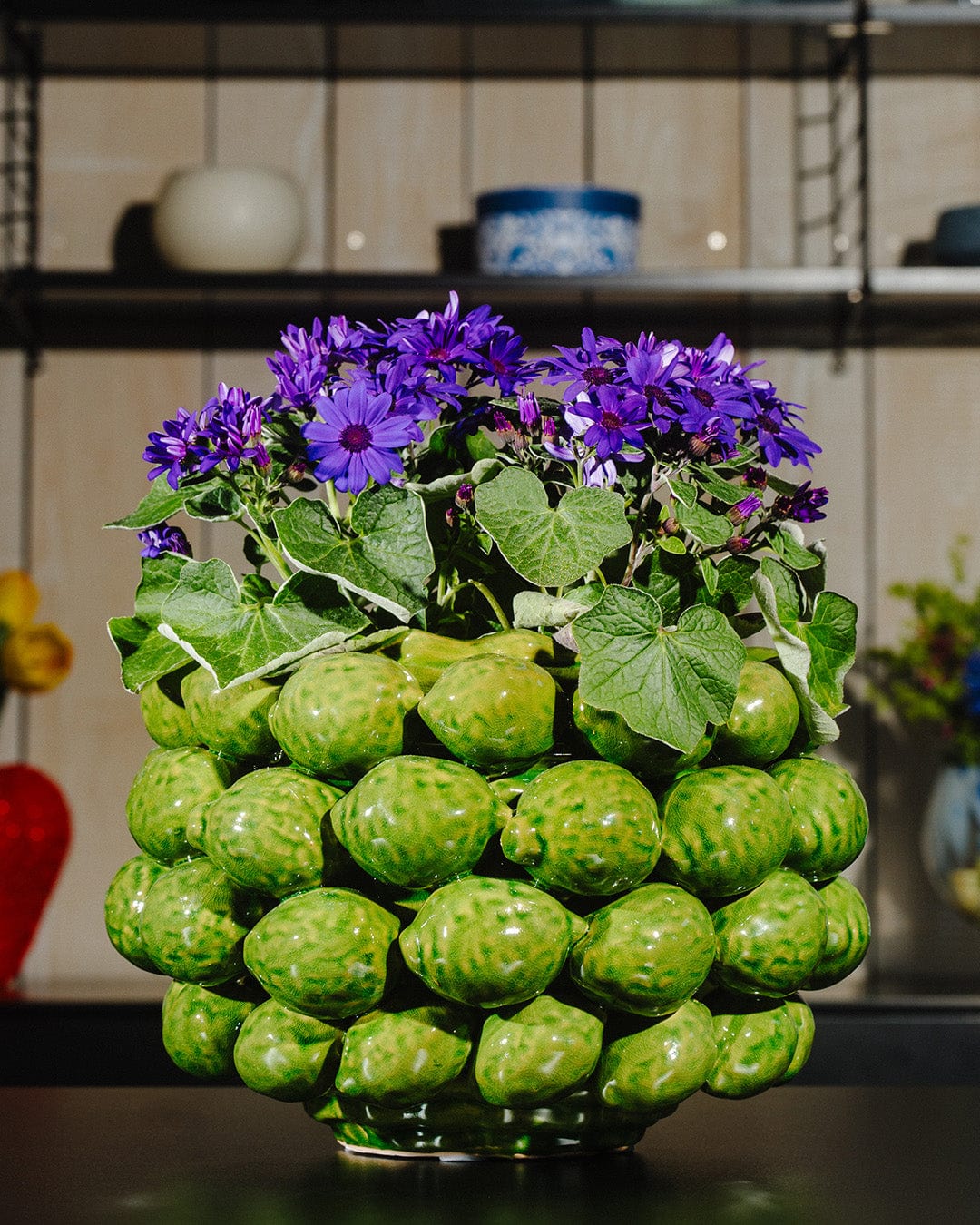 Zitronenvase mit grĂŒnen Zitronen besetzt - Keramik H 22 cm/Ă 31 cm