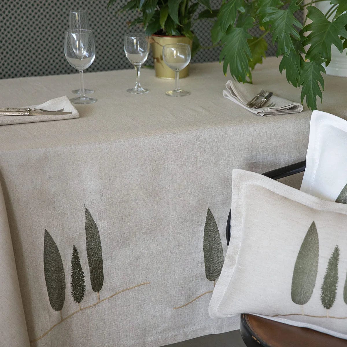 Italiving Kissenhülle Kissenhülle 30 x 50 weiß mit Zypressen bestickt - 50 BW / 50 Leinen