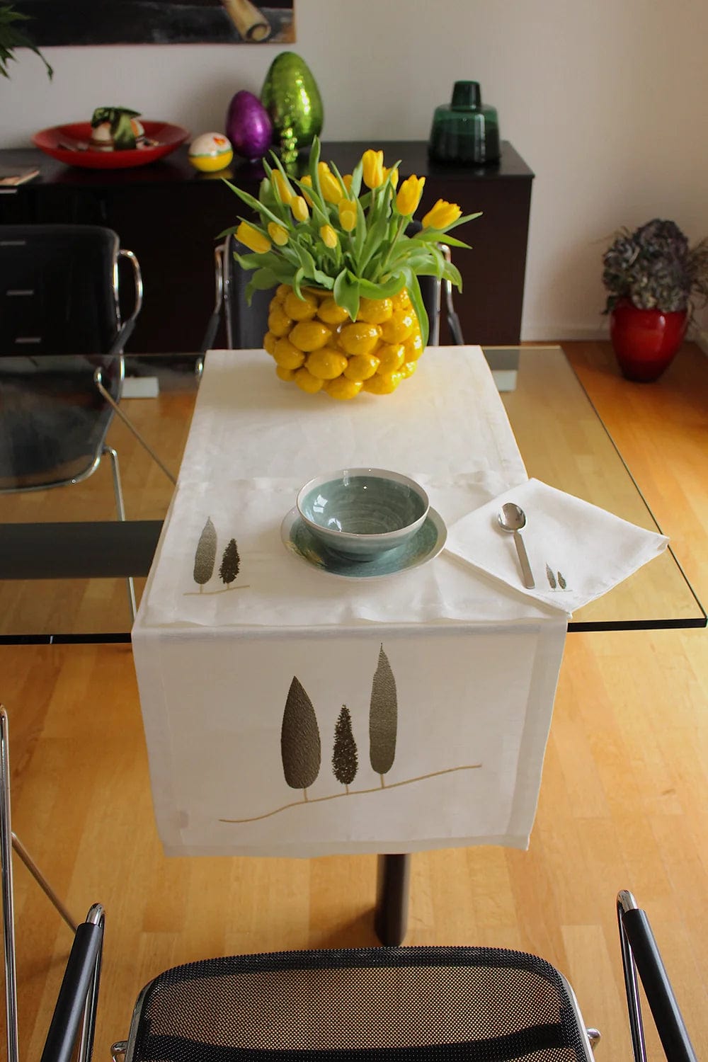 Italiving Platzset Tischset weiß mit Zypressen bestickt - 50 BW / 50 Leinen