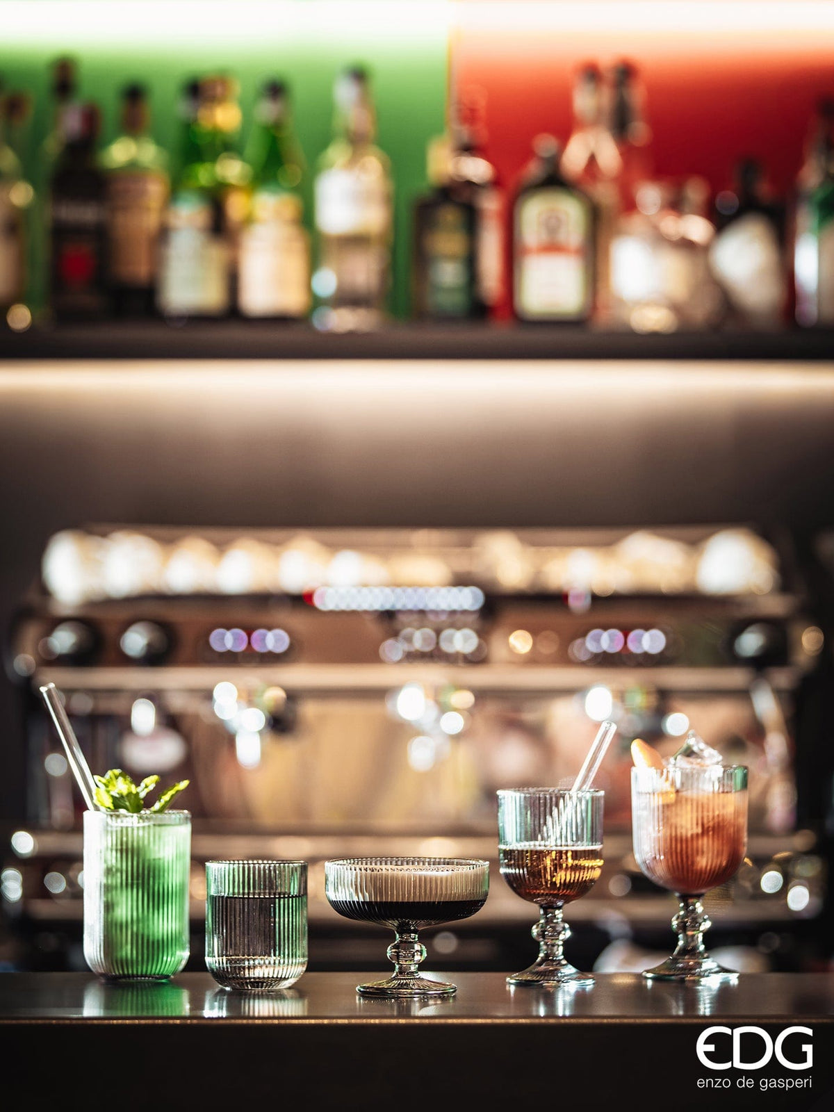 Italiving Weinglas Rauchgraues Weißweinglas mit Wellen-Design – Stil trifft Eleganz