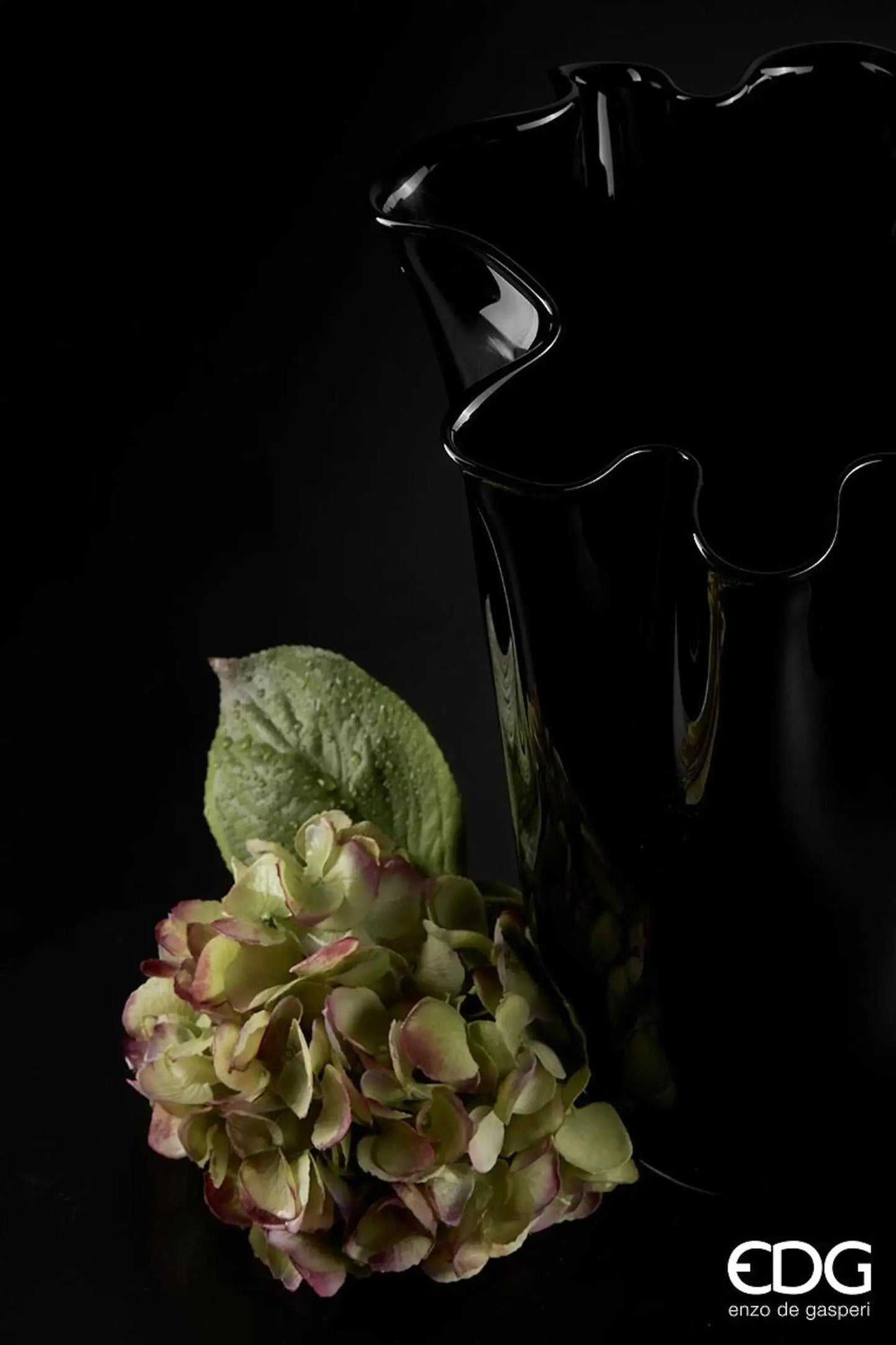 Schwarze Glasvase für Blumen