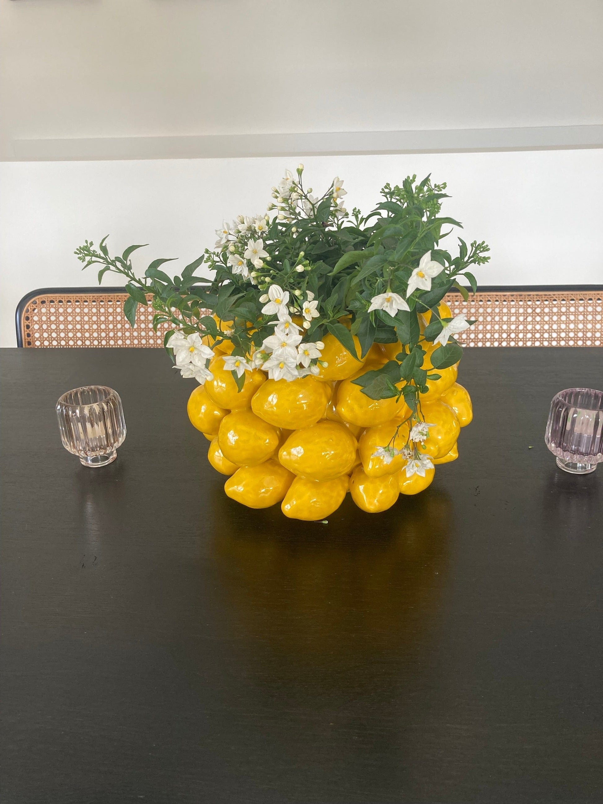 Zitronenvase aus Keramik, verziert mit gelben Zitronen