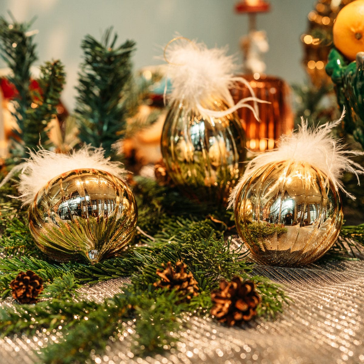 Italiving Weihnachtskugeln 3-er Set Weihnachtskugeln Gold mit weissen Federn - Glas Ø 10 cm