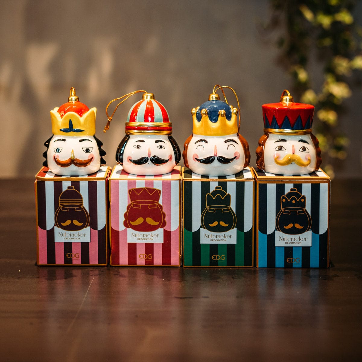 Italiving Weihnachtskugeln 4er-Set 4 Könige als Weihnachtskugeln - bemalte Keramik