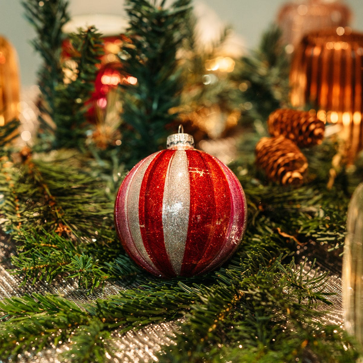 Italiving Weihnachtskugeln Christbaumkugel mit mehrfarbigen Streifen in Metallic - Glas Ø 10 cm