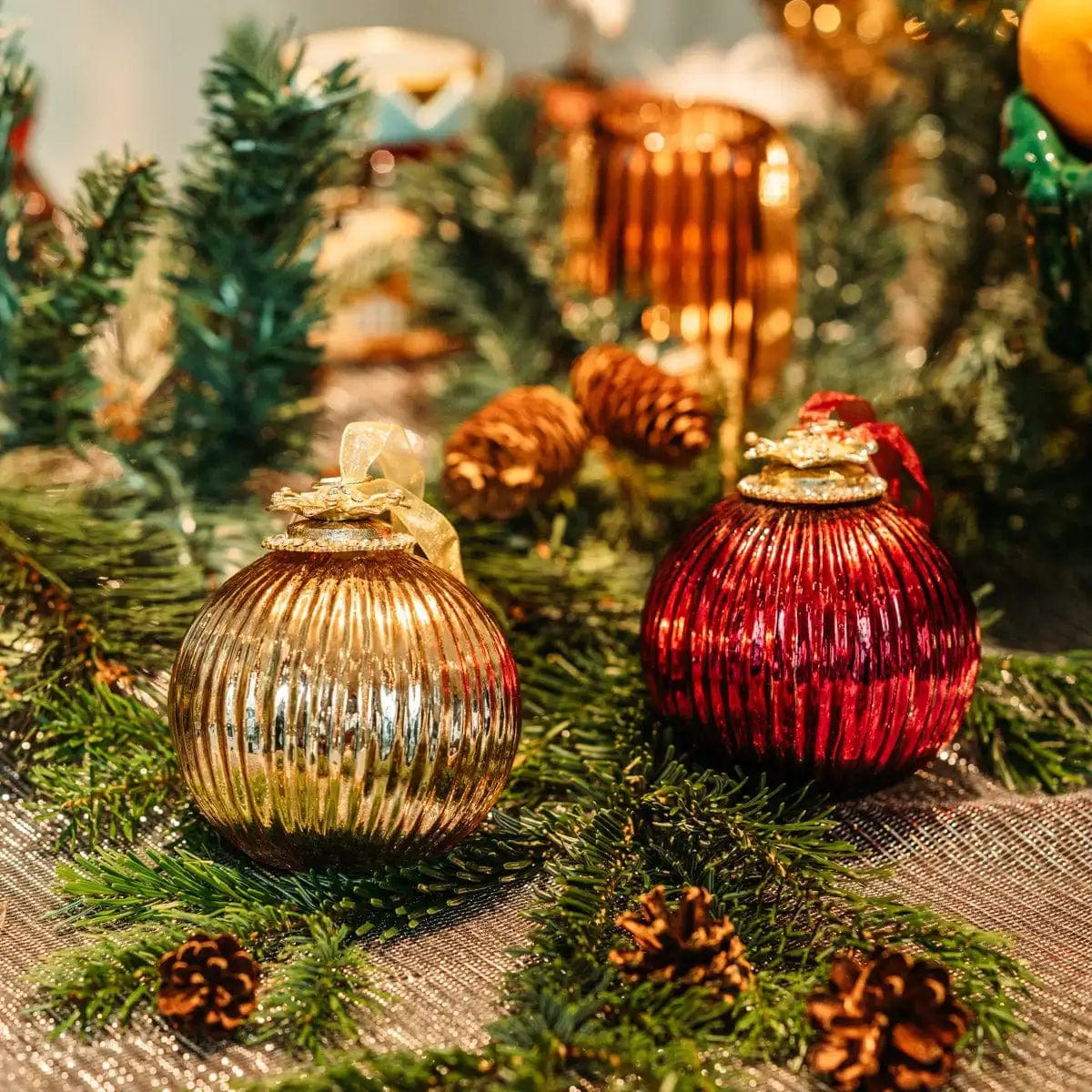 Italiving Weihnachtskugeln Dekorative Weihnachtskugel Glas mit Krone in Gold und Rot Ø 10 cm