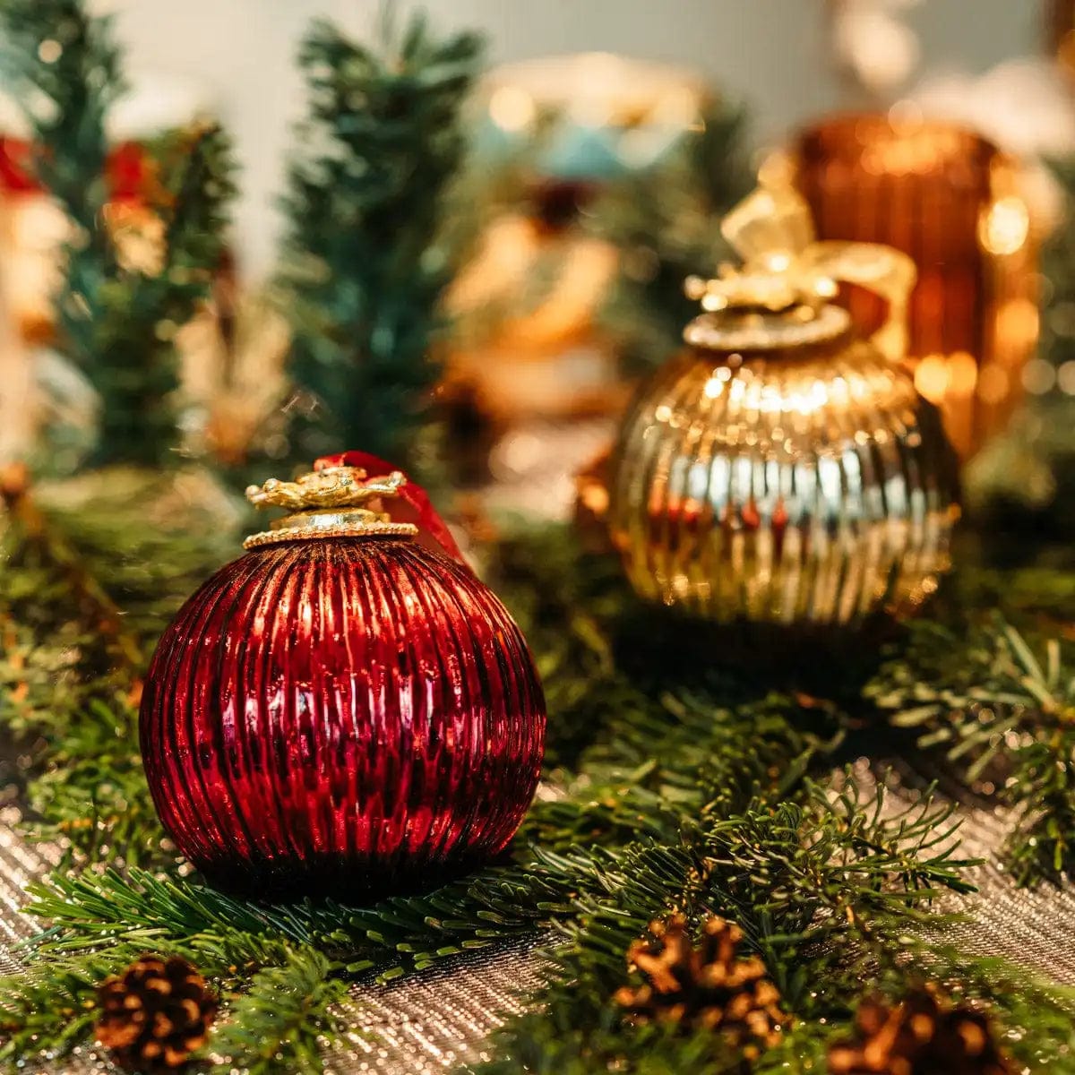 Italiving Weihnachtskugeln Dekorative Weihnachtskugel Glas mit Krone in Gold und Rot Ø 10 cm